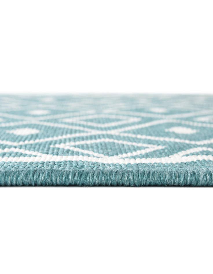 Detail image of 7' 10 x 10' Easy-Clean Trellis Indoor / Outdoor Oval Rug