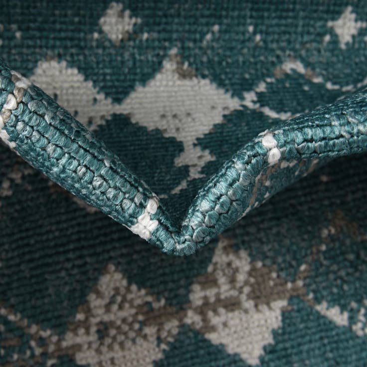 Detail image of 5' 3 x 8' Easy-Clean Trellis Indoor / Outdoor Oval Rug