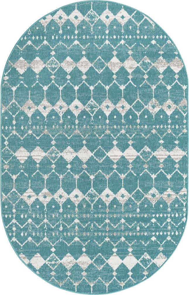5' 3 x 8' Easy-Clean Trellis Indoor / Outdoor Oval Rug