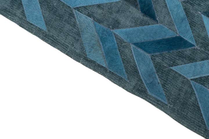 3' 10 x 5' 10 Cowhide Leather Rug