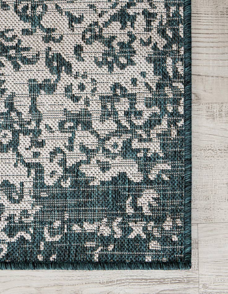 Detail image of 6' x 9' Easy-Clean Jill Zarin Dubai Indoor / Outdoor Rug