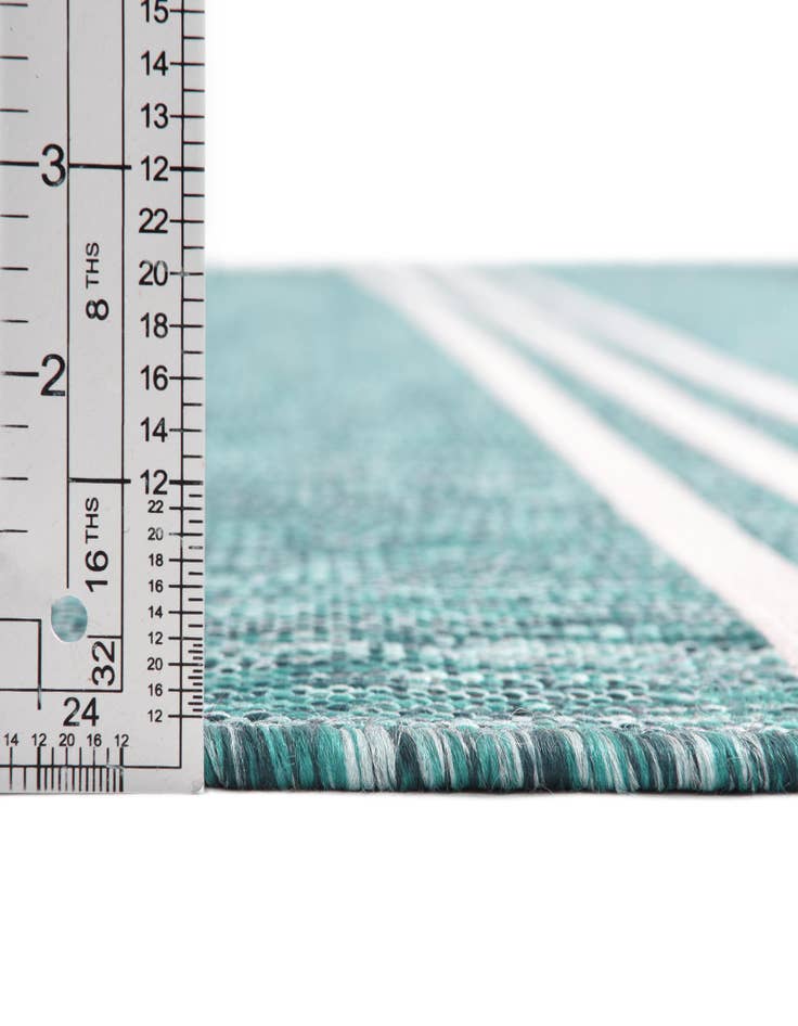 Detail image of 2' 2 x 3'  Washable Jill Zarin Indoor / Outdoor Rug