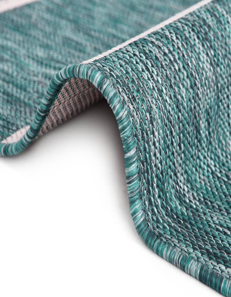 Detail image of 2' 2 x 3'  Washable Jill Zarin Indoor / Outdoor Rug