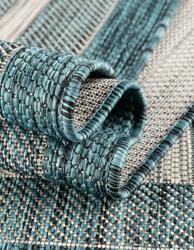 Detail image of 7' x 10' Easy-Clean Border Indoor / Outdoor Rug