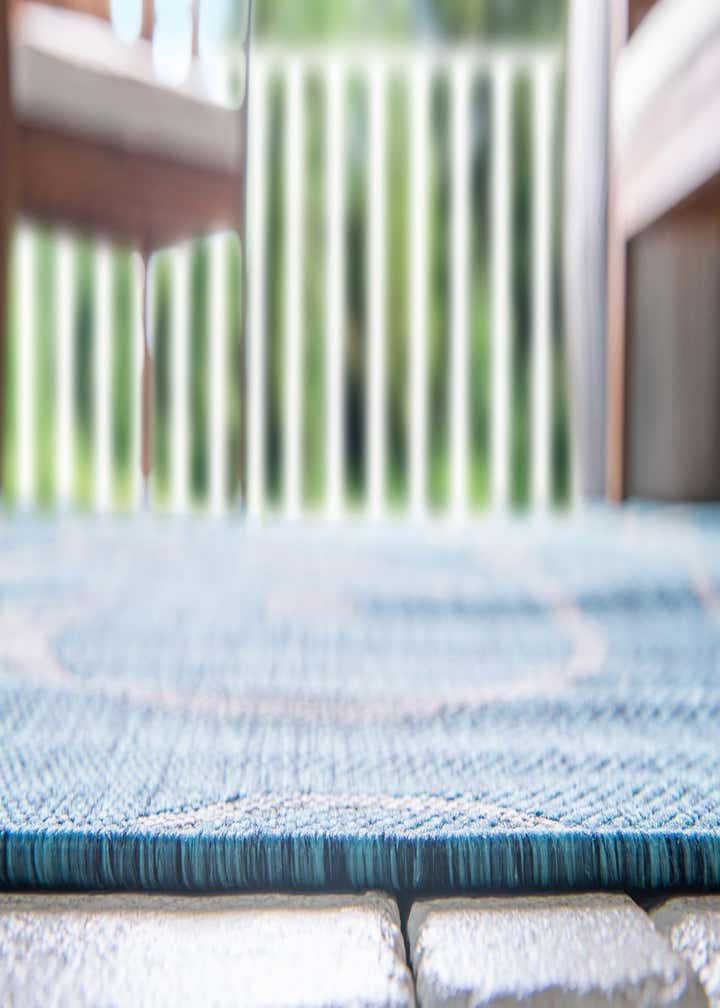5' 3 x 8' Easy-Clean Botanical Indoor / Outdoor Rug