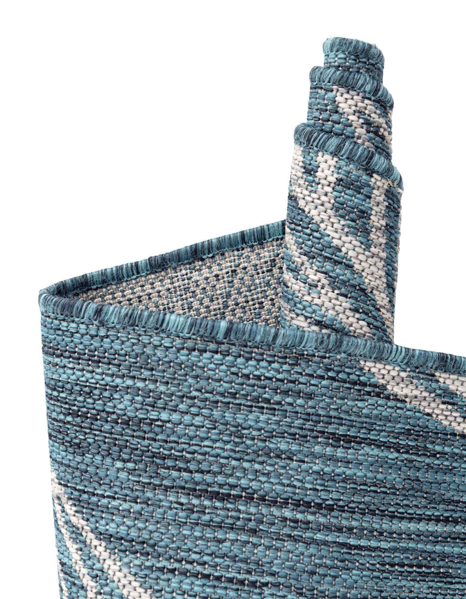 5' 3 x 8' Easy-Clean Botanical Indoor / Outdoor Rug