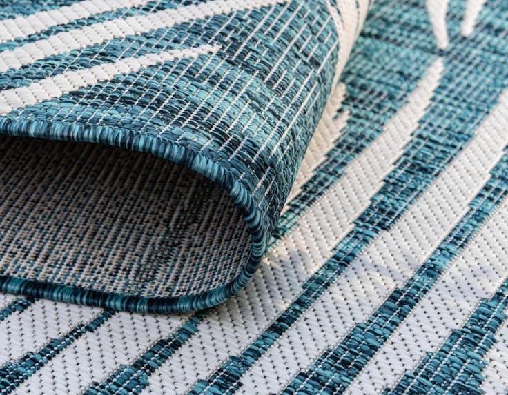 Detail image of 5' 3 x 7' Easy-Clean Botanical Indoor / Outdoor Rug