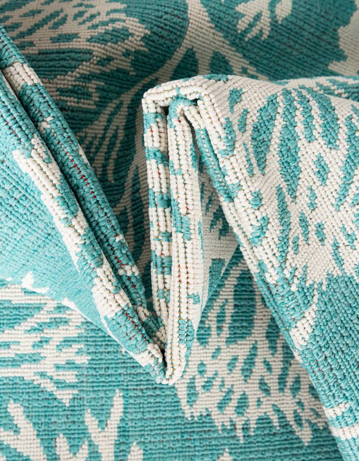 Detail image of 7' 10 x 10' Easy-Clean Coastal Indoor / Outdoor Rug