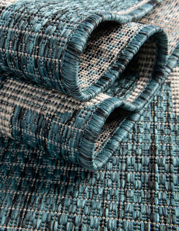 Detail image of 3' x 5' 3 Washable Lattice Indoor / Outdoor Rug