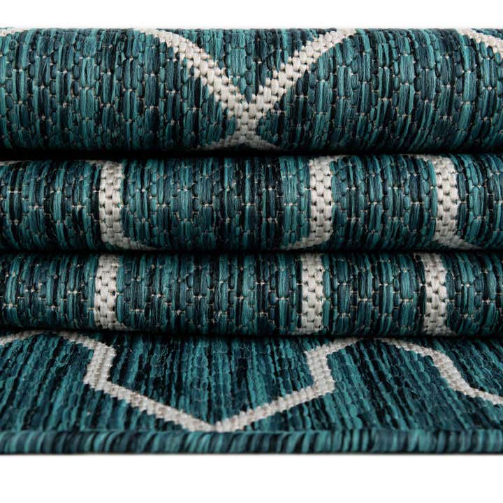 9' x 12' Easy-Clean Lattice Indoor / Outdoor Rug
