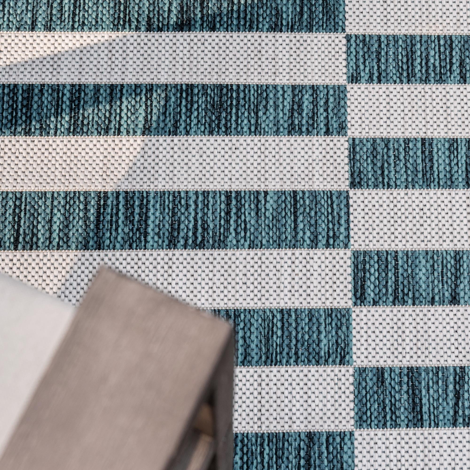 7' x 10' Easy-Clean Ribbon Indoor / Outdoor Rug