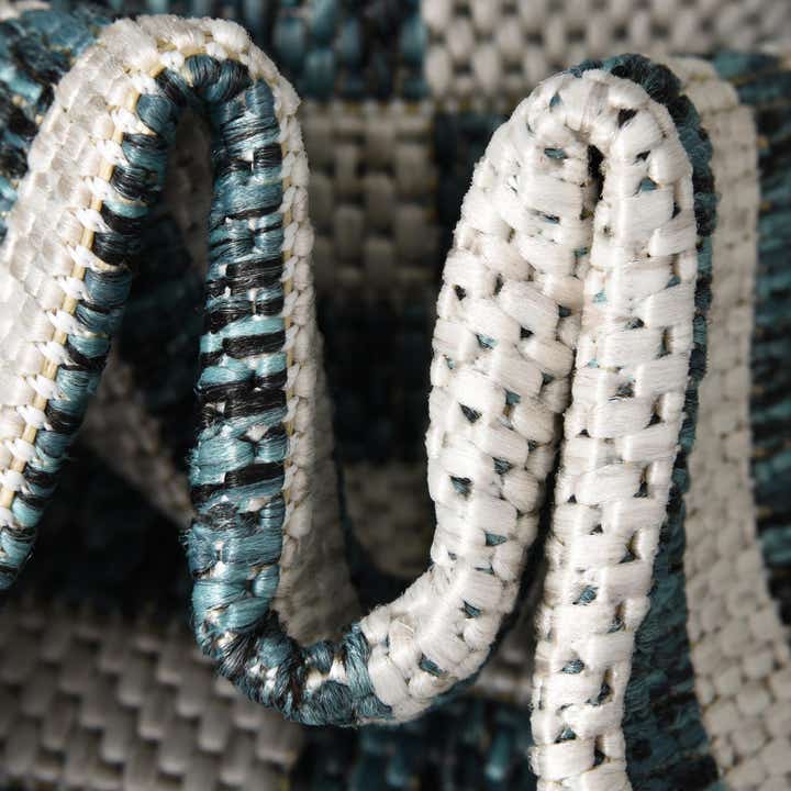 7' x 10' Easy-Clean Ribbon Indoor / Outdoor Rug