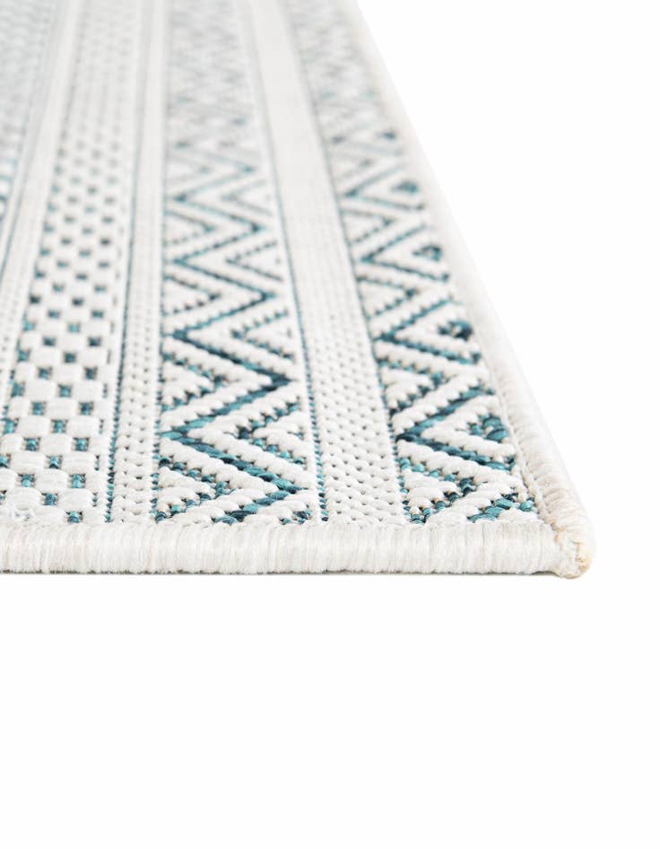 Detail image of 9' x 12' Easy-Clean Striped Indoor / Outdoor Rug