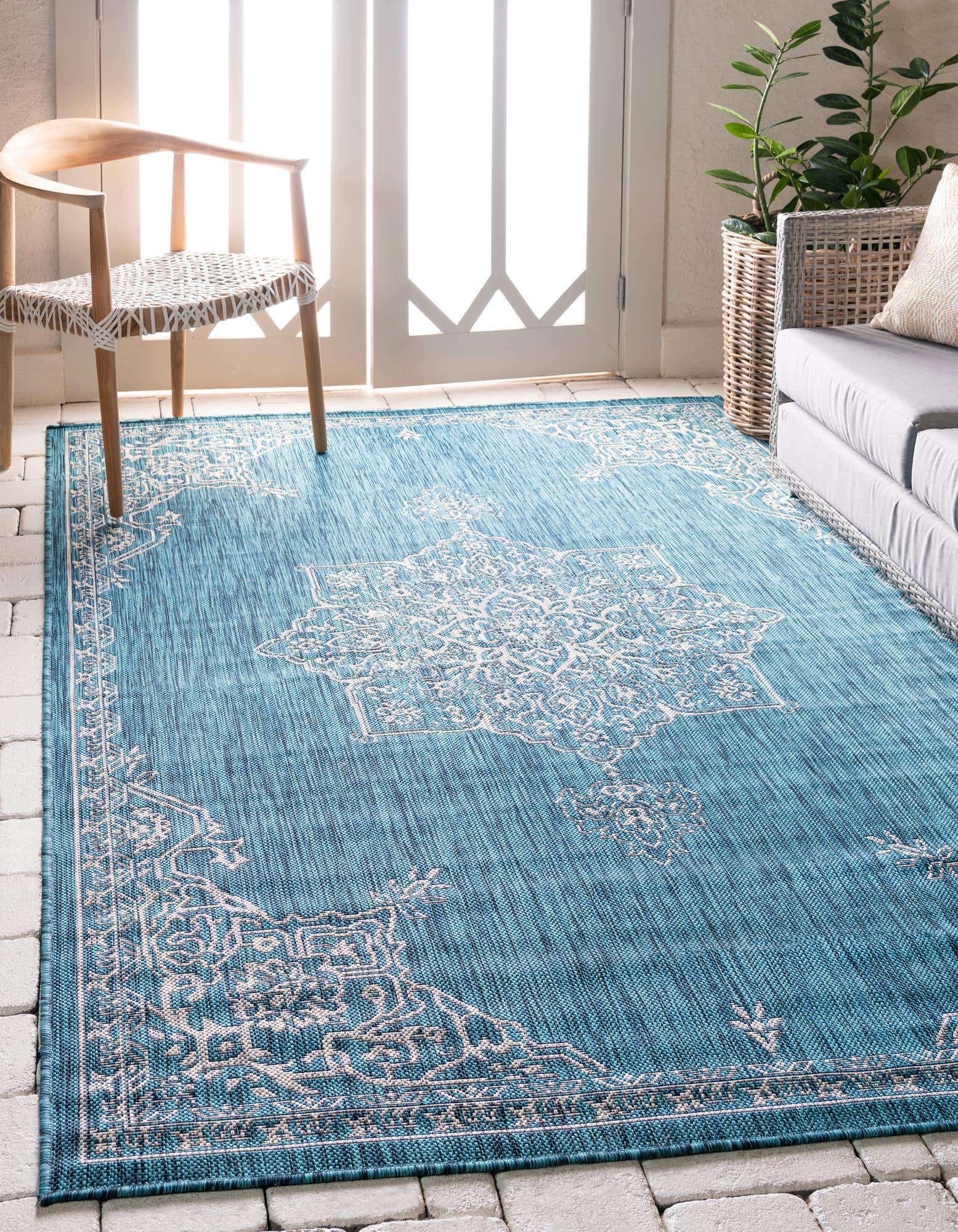 Detail image of 215cm x 305cm Traditional Indoor / Outdoor Alfombra