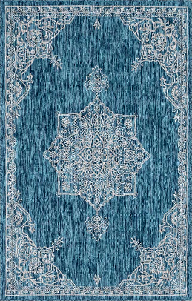 5' 3 x 8' Easy-Clean Traditional Indoor / Outdoor Rug