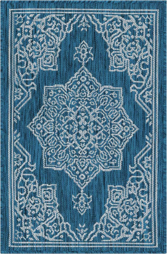 2' x 3' Easy-Clean Traditional Indoor / Outdoor Rug