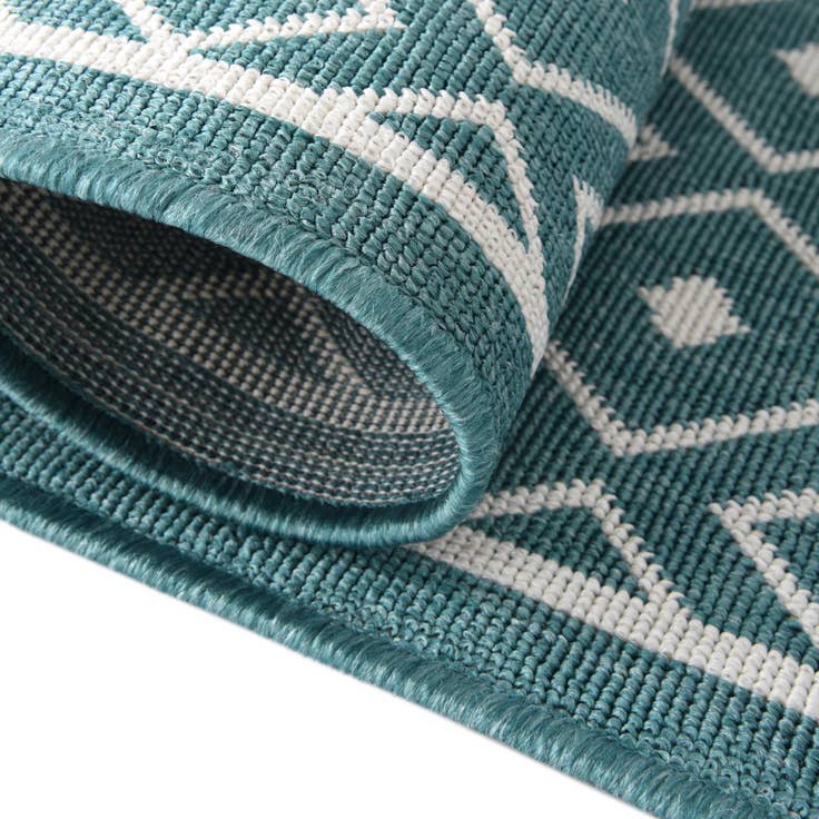 Detail image of 9' x 12' Easy-Clean Trellis Indoor / Outdoor Rug