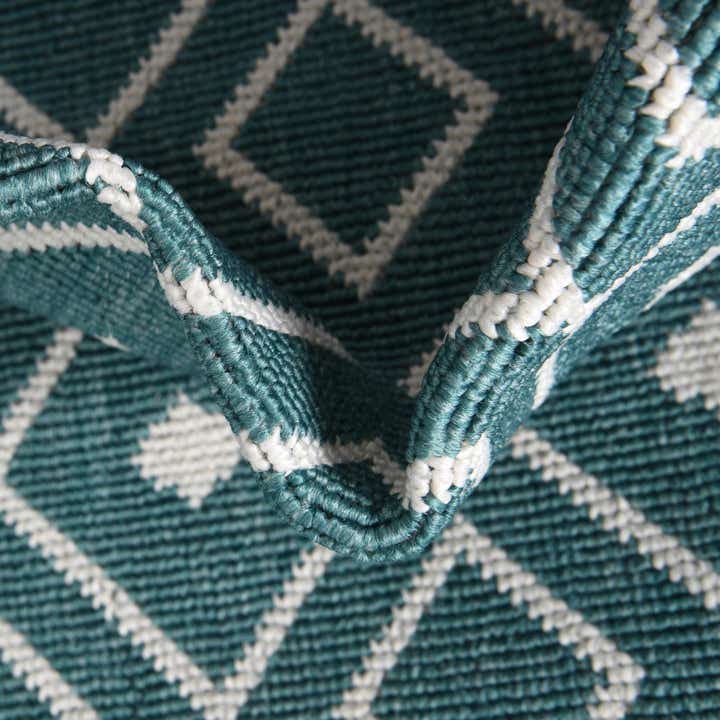 9' x 12' Easy-Clean Trellis Indoor / Outdoor Rug