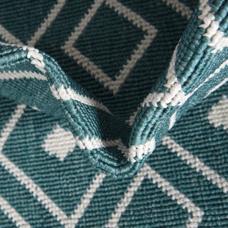 Detail image of 9' x 12' Easy-Clean Trellis Indoor / Outdoor Rug