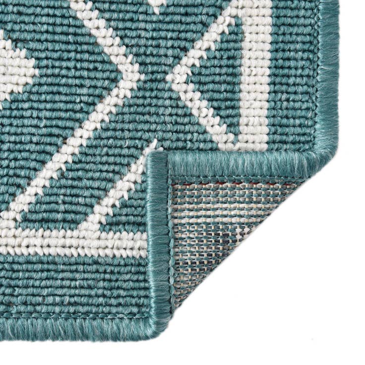 Detail image of 9' x 12' Easy-Clean Trellis Indoor / Outdoor Rug