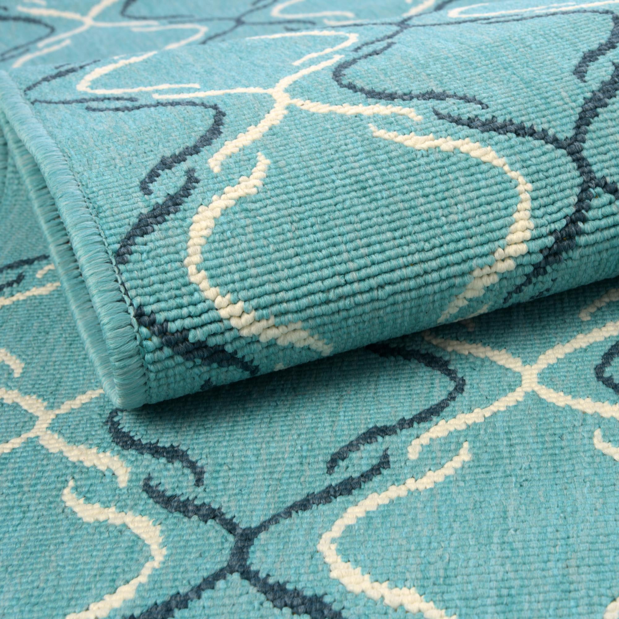5' 3 x 8' Easy-Clean Trellis Indoor / Outdoor Rug