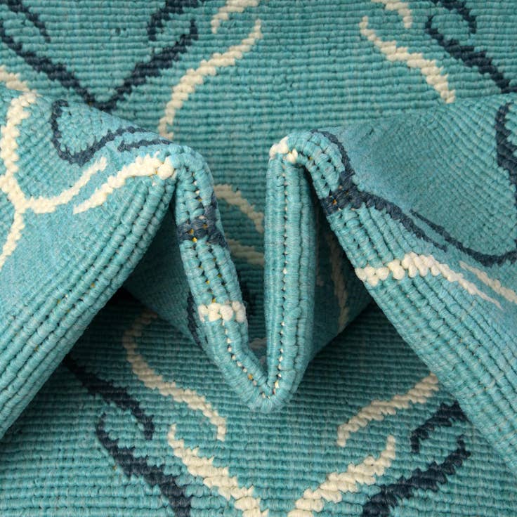 Detail image of 5' 3 x 8' Easy-Clean Trellis Indoor / Outdoor Rug