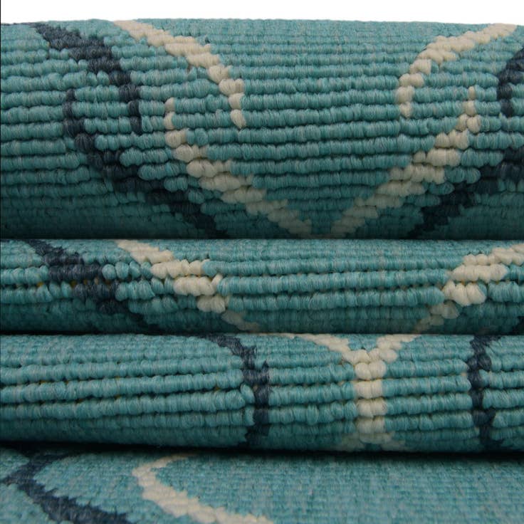 Detail image of 5' 3 x 8' Easy-Clean Trellis Indoor / Outdoor Rug