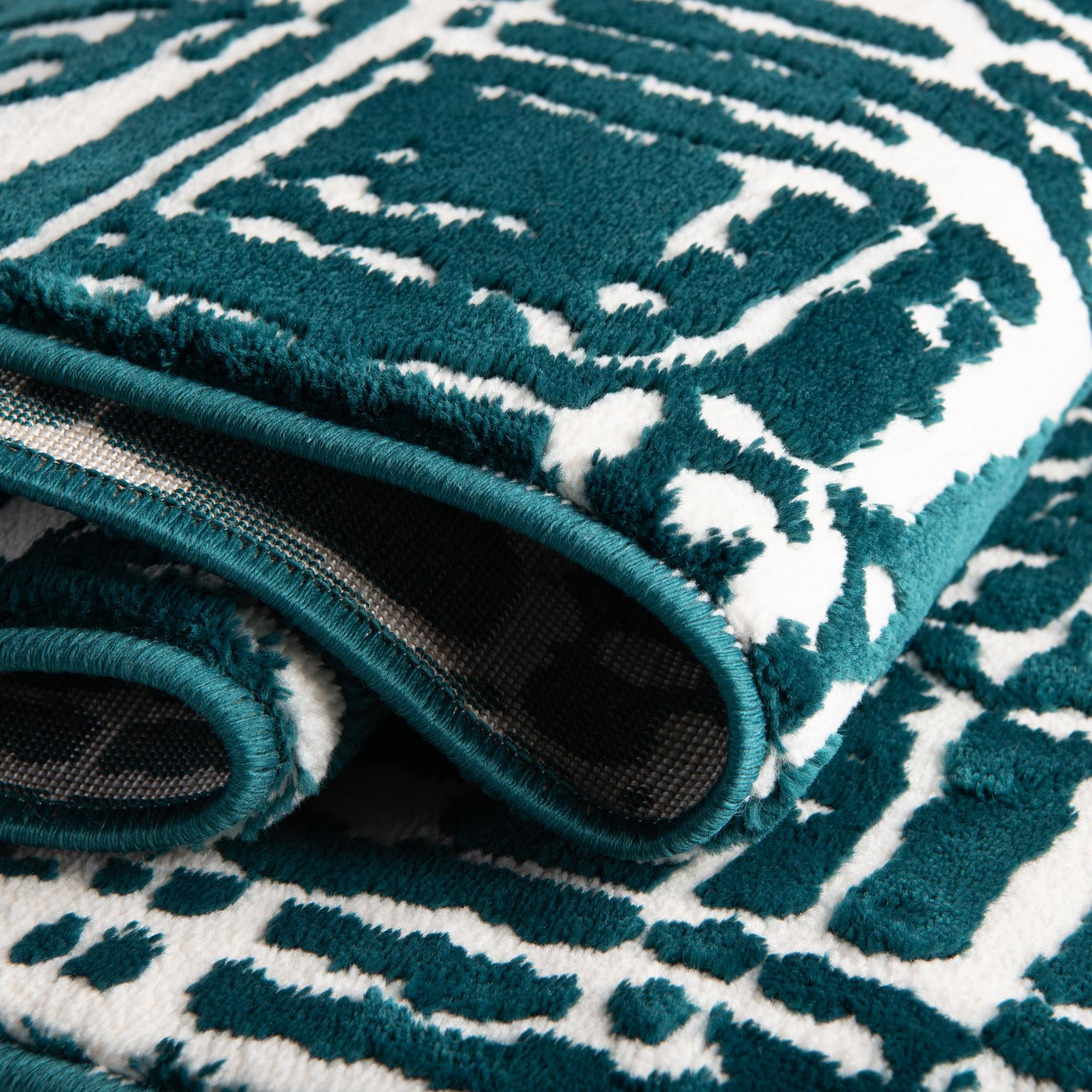 2' x 3' Vince Camuto Rug