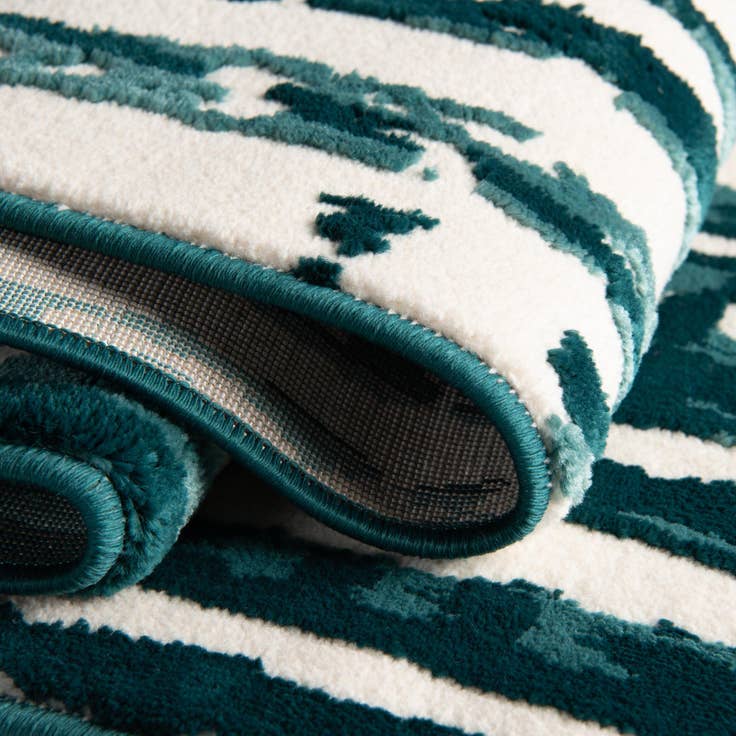 Detail image of 7' 10 x 10' Vince Camuto Rug