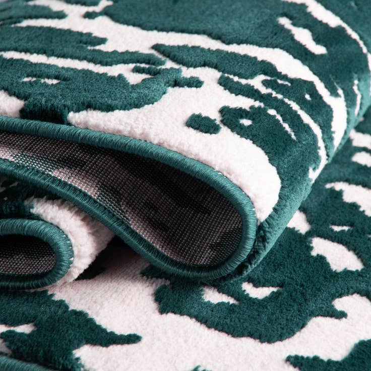 Detail image of 7' 10 x 10' Vince Camuto Rug