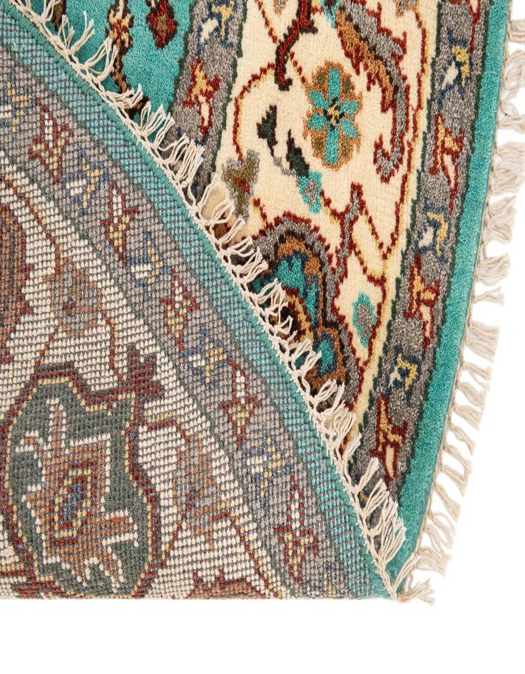 Detail image of 8' x 8'  Hand Knotted Heriz Wool Round Rug