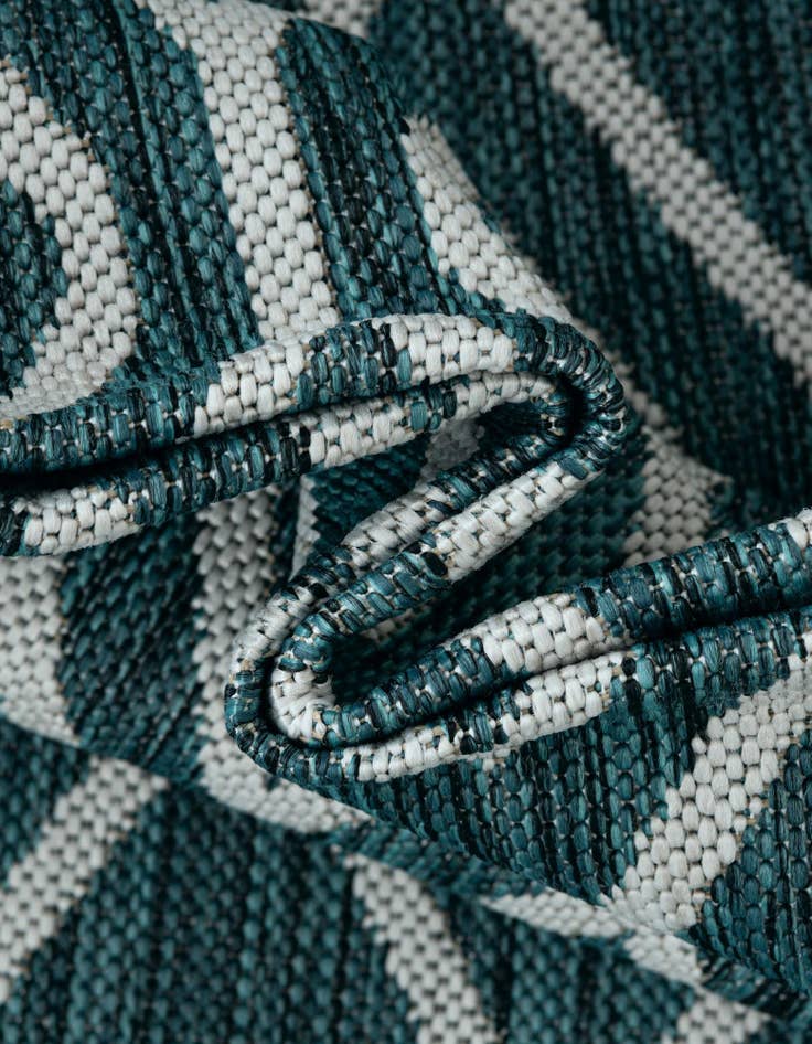 Detail image of 6' 7 x 6' 7 Easy-Clean Jill Zarin Turks and Caicos Indoor / Outdoor Round Rug