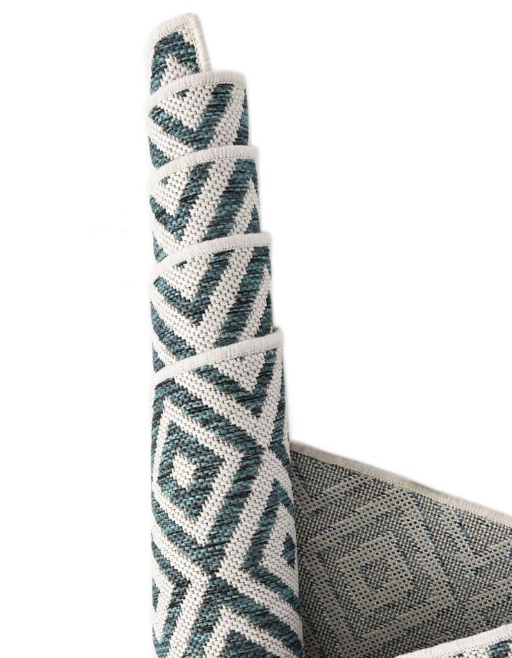 Detail image of 7' x 7' Easy-Clean Jill Zarin Costa Rica Indoor / Outdoor Round Rug