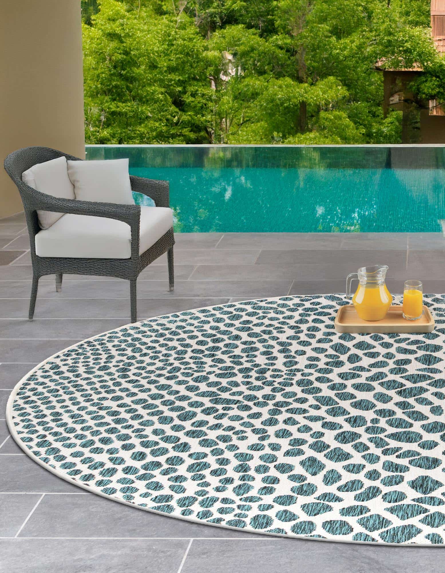 7' 10 x 7' 10 Easy-Clean Jill Zarin Indoor / Outdoor Round Rug