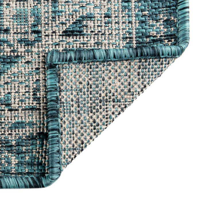 Detail image of 10' x 10' Easy-Clean Aztec Indoor / Outdoor Round Rug