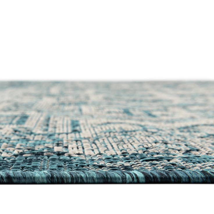 Detail image of 10' x 10' Easy-Clean Aztec Indoor / Outdoor Round Rug