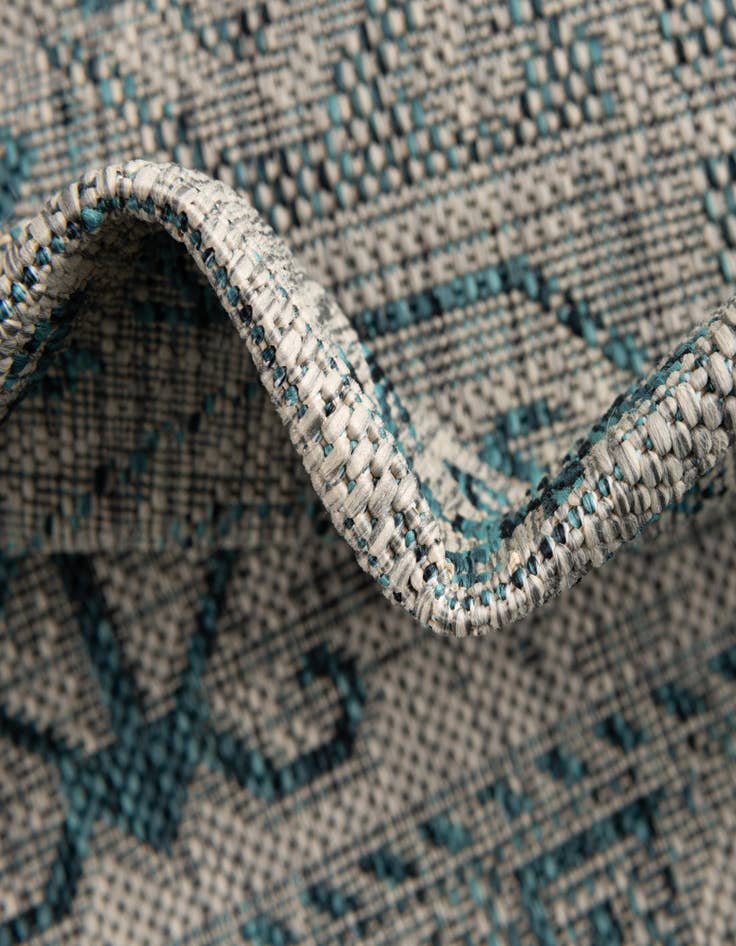 Detail image of 5' 3 x 5' 3 Easy-Clean Aztec Indoor / Outdoor Round Rug