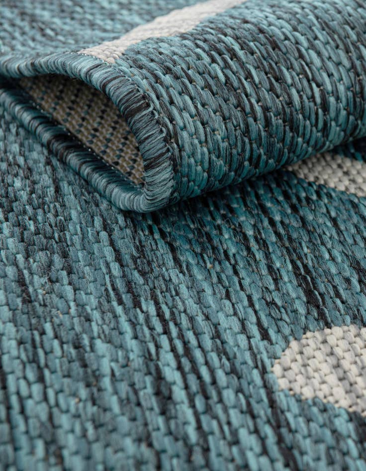 Detail image of 4' x 4'  Washable Botanical Indoor / Outdoor Round Rug