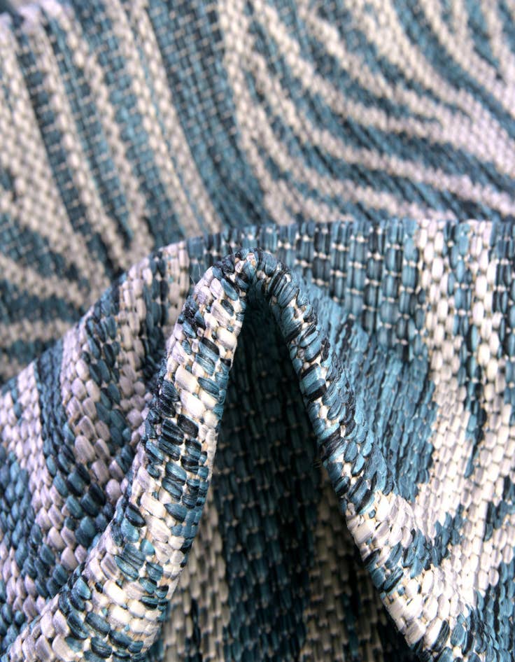 Detail image of 4' x 4'  Washable Botanical Indoor / Outdoor Round Rug