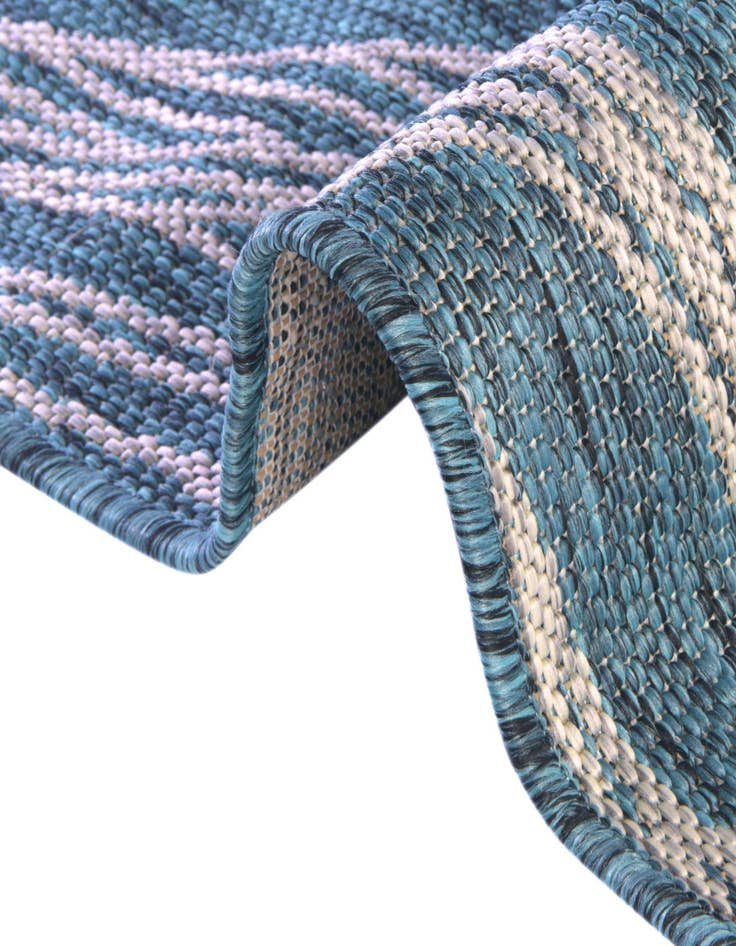 Detail image of 4' x 4'  Washable Botanical Indoor / Outdoor Round Rug