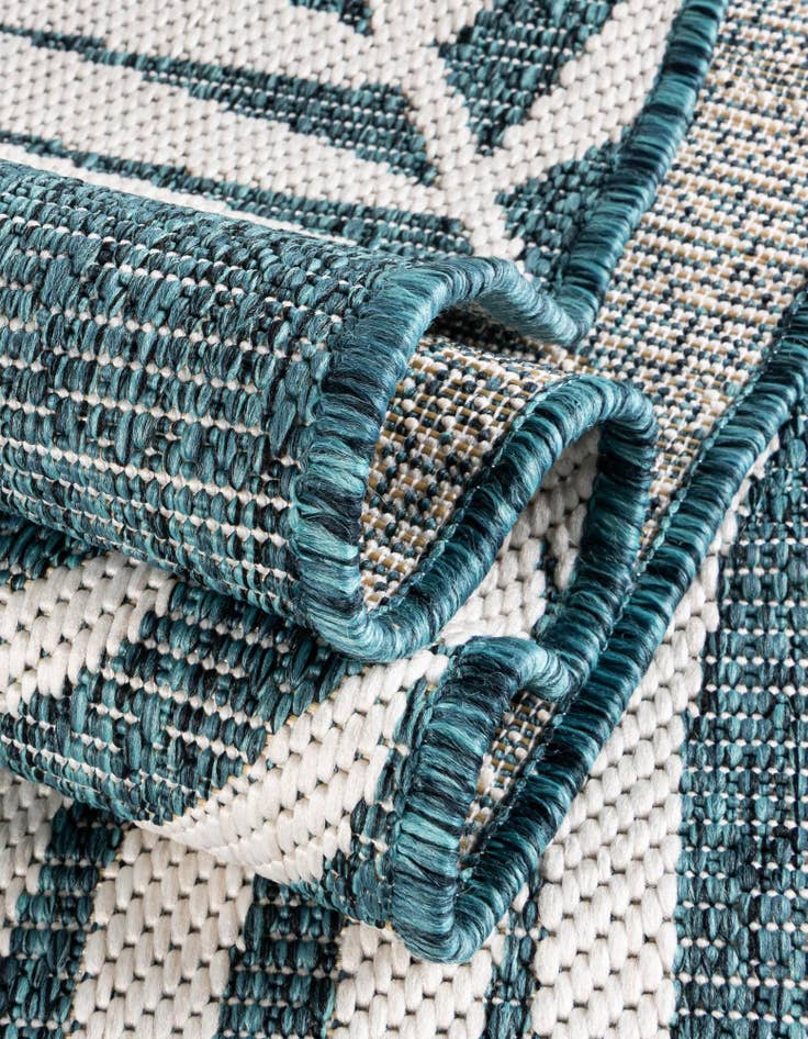 Detail image of 6' x 6' Easy-Clean Botanical Indoor / Outdoor Round Rug
