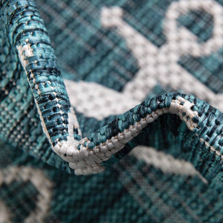Detail image of 4' x 4' Easy-Clean Coastal Indoor / Outdoor Round Rug