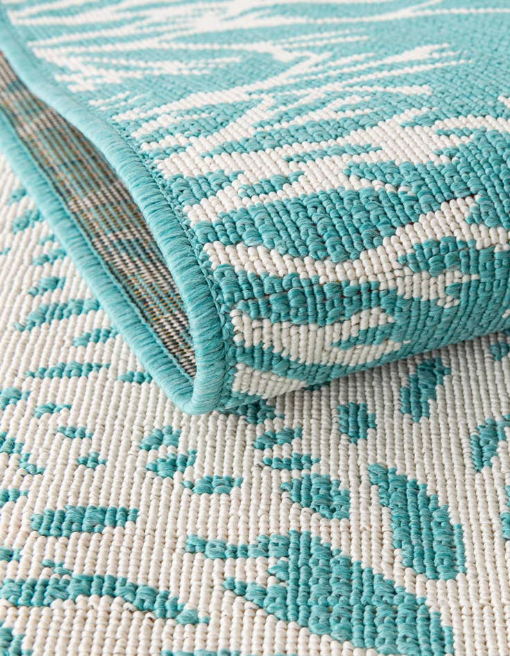 Detail image of 4' x 4' Easy-Clean Coastal Indoor / Outdoor Round Rug
