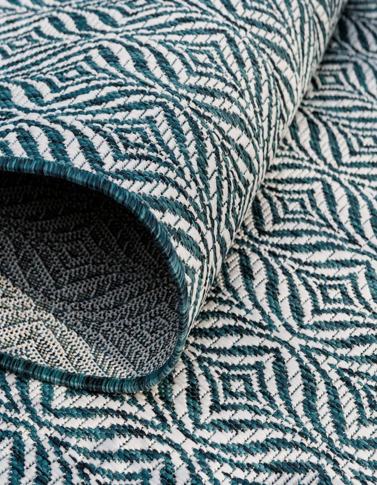Detail image of 4' x 4' Washable Lattice Indoor / Outdoor Round Rug