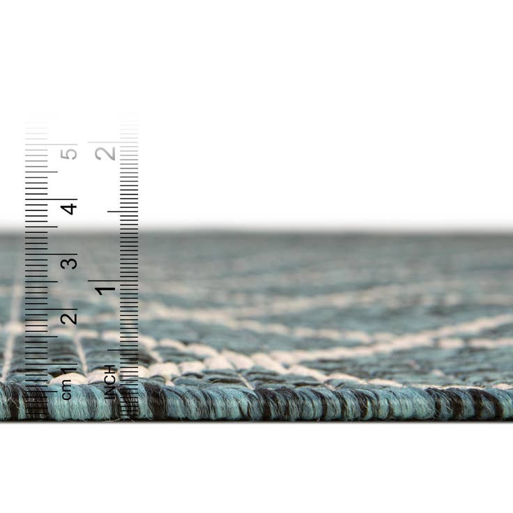 Detail image of 3' x 3' Easy-Clean Lattice Indoor / Outdoor Round Rug