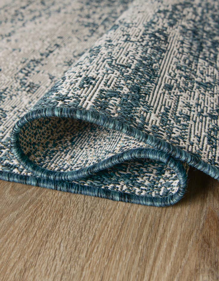 Detail image of 3' x 3'  Washable Modern Indoor / Outdoor Round Rug