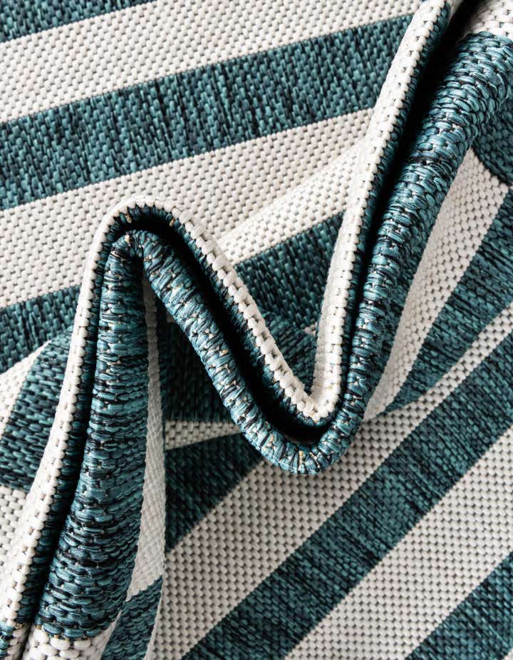 4' x 4' Easy-Clean Ribbon Indoor / Outdoor Round Rug