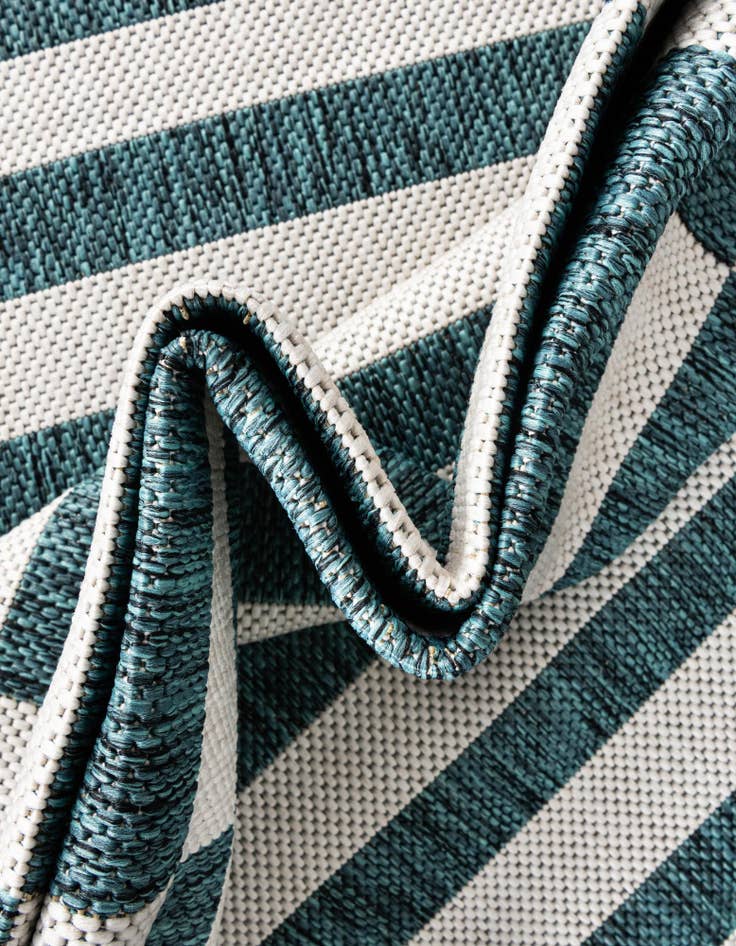 Detail image of 4' x 4' Easy-Clean Ribbon Indoor / Outdoor Round Rug