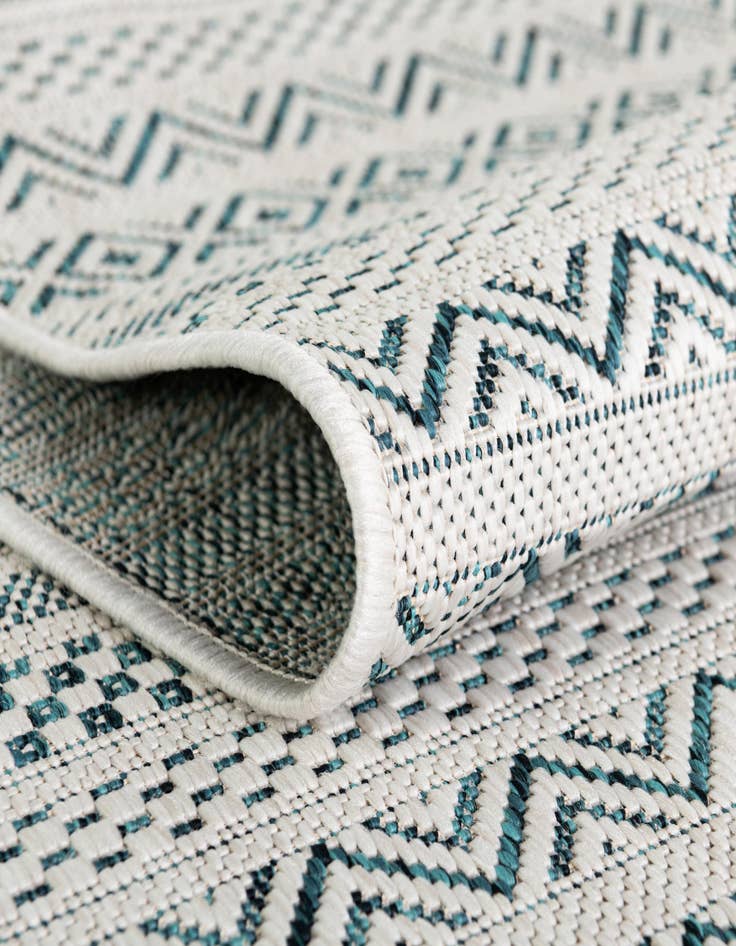 Detail image of 3' x 3' Easy-Clean Ribbon Indoor / Outdoor Round Rug