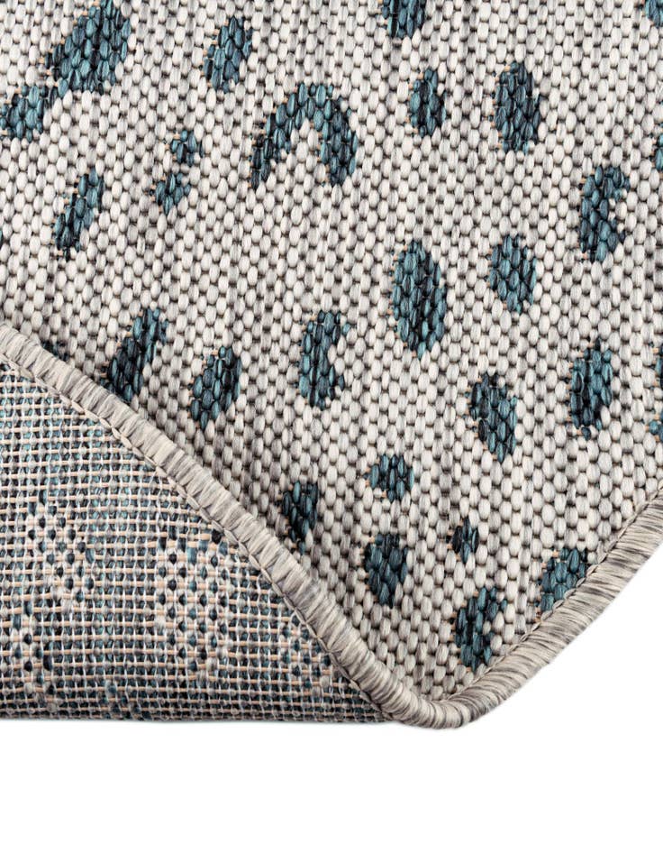 Detail image of 13' x 13' Easy-Clean Safari Indoor / Outdoor Round Rug
